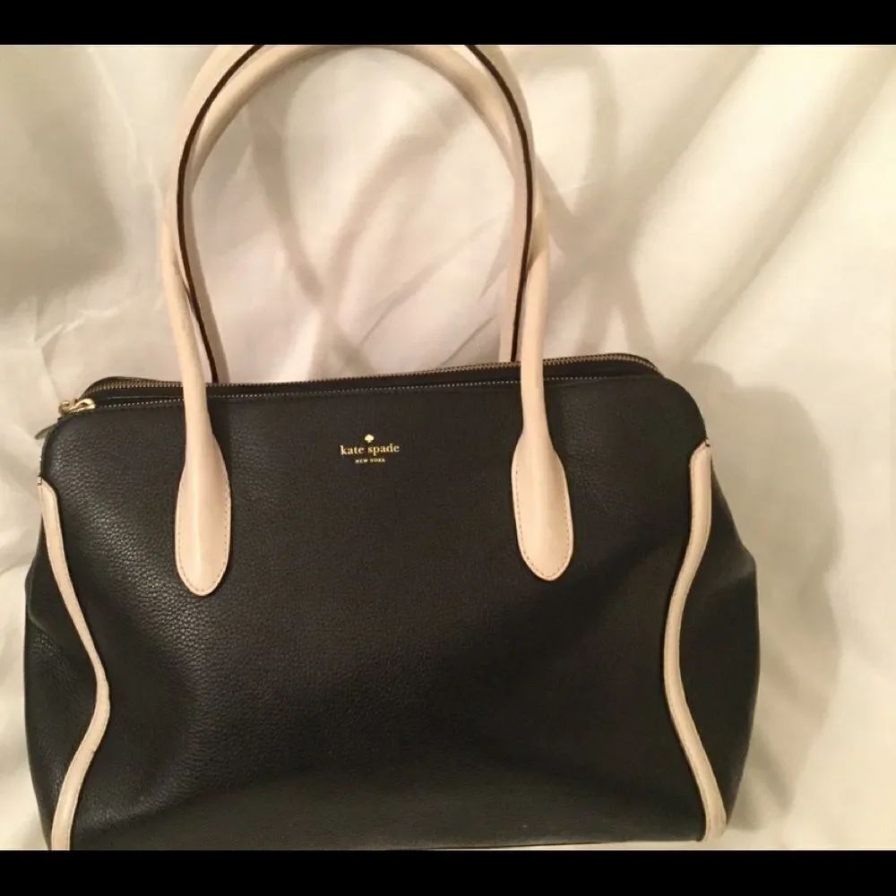Kate Spade Pebble Leather Black White double Zip